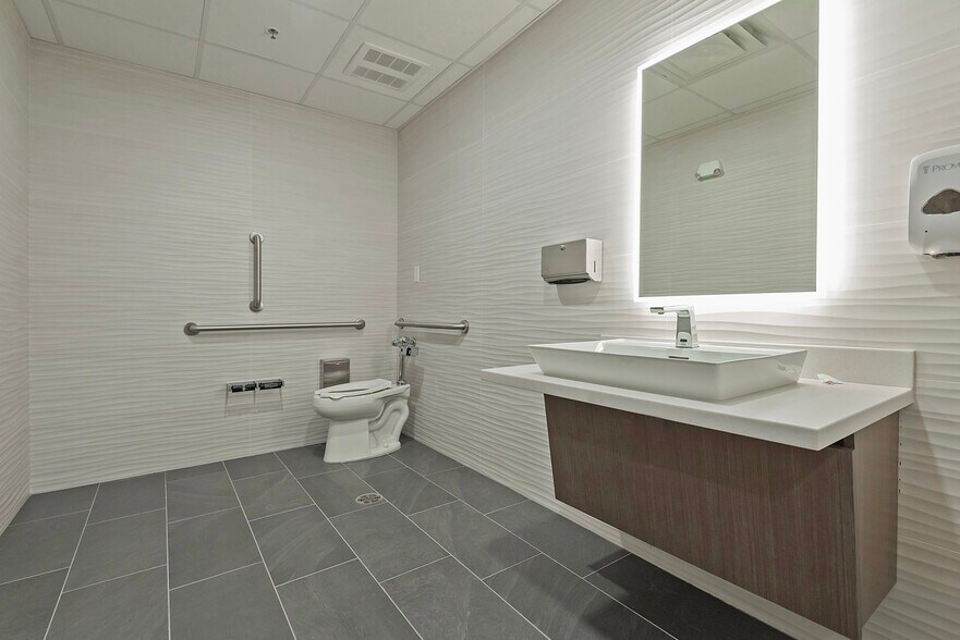 2277 Fort Union Blvd, Salt Lake City, UT à louer - Photo de l’immeuble – Image 3 sur 7