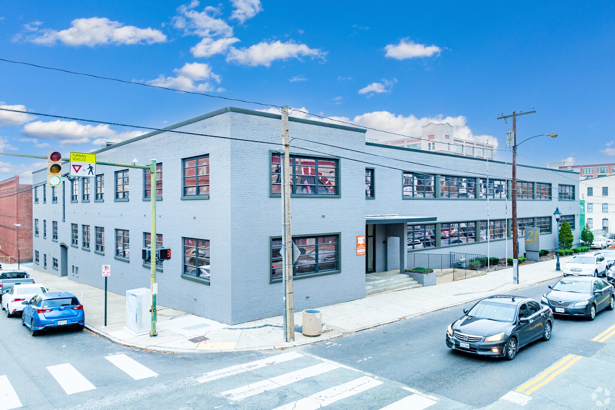 2025 E Main St, Richmond, VA à louer Photo principale– Image 1 sur 64