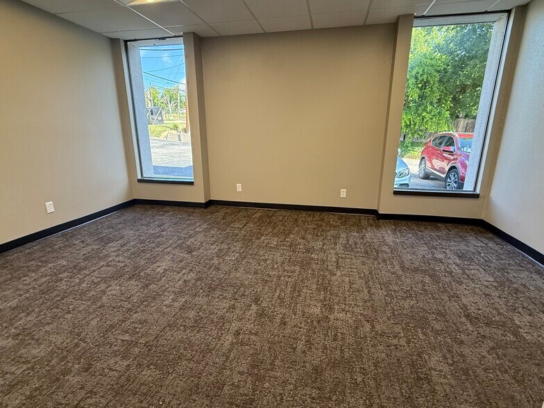 4420 W Vickery Blvd, Fort Worth, TX à louer - Photo de l’immeuble – Image 3 sur 7