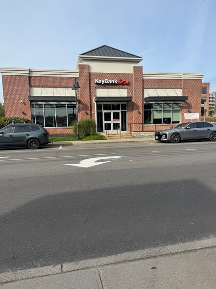 721 Canal St, Stamford, CT à vendre - Photo de l’immeuble – Image 1 sur 8