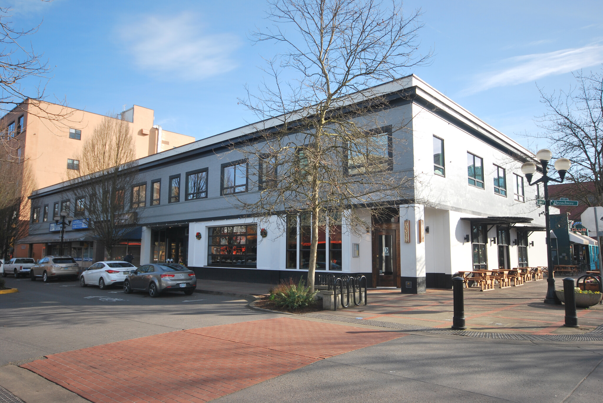 72 W Broadway, Eugene, OR à louer Photo de l’immeuble– Image 1 sur 12