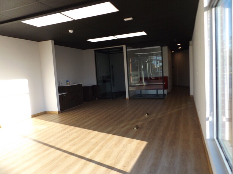 500-550 W Northwest Hwy, Arlington Heights, IL à louer - Hall d’entrée – Image 2 sur 9
