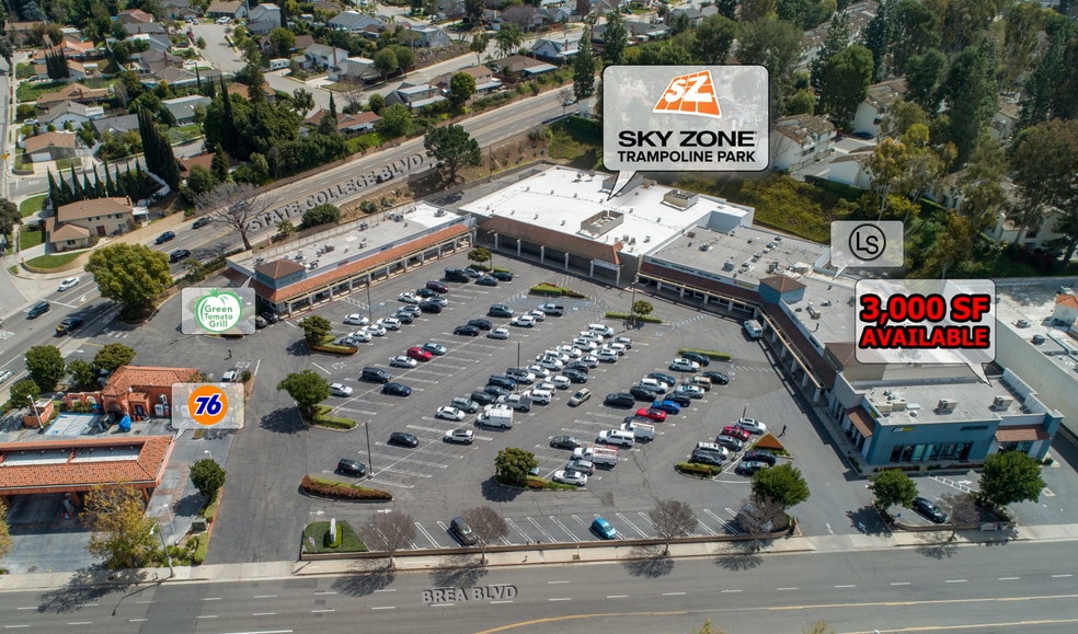 720-796 N Brea Blvd, Brea, CA à louer - Photo de l’immeuble – Image 1 sur 7
