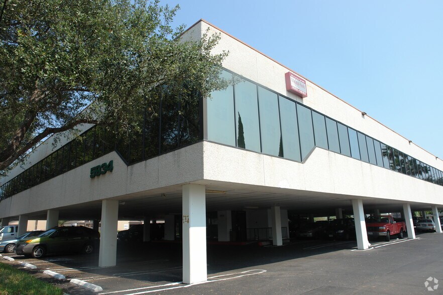 5934 S Staples St, Corpus Christi, TX à louer - Photo principale – Image 1 sur 2