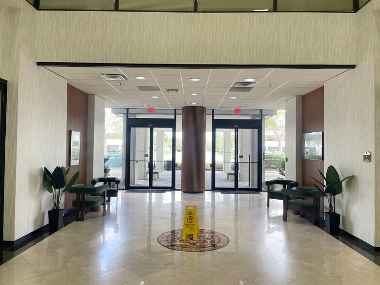 9428 Baymeadows Rd, Jacksonville, FL à louer - Photo intérieure – Image 2 sur 9