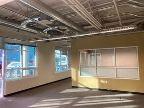 28 Liberty Ship Way, Sausalito, CA à louer Photo intérieure– Image 2 sur 4