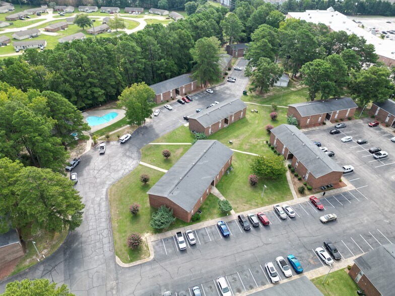 6535 Summertime Apartments, 6535 Jeffrey Dr, Fayetteville, NC à vendre - Photo de l’immeuble – Image 3 sur 60