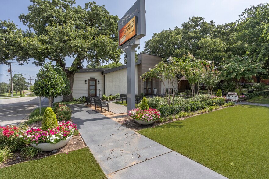 403 E Broad St, Mansfield, TX à louer - Photo de l’immeuble – Image 2 sur 10