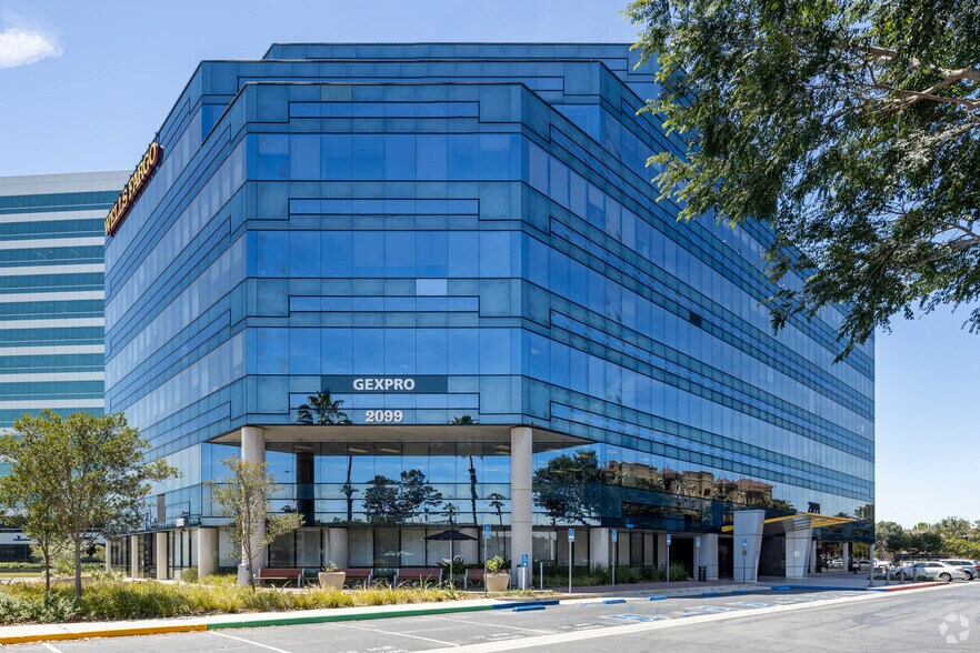 2099 S State College Blvd, Anaheim, CA à louer - Photo de l’immeuble – Image 3 sur 6