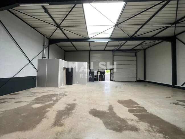 Plus de détails pour Local d'activités à louer