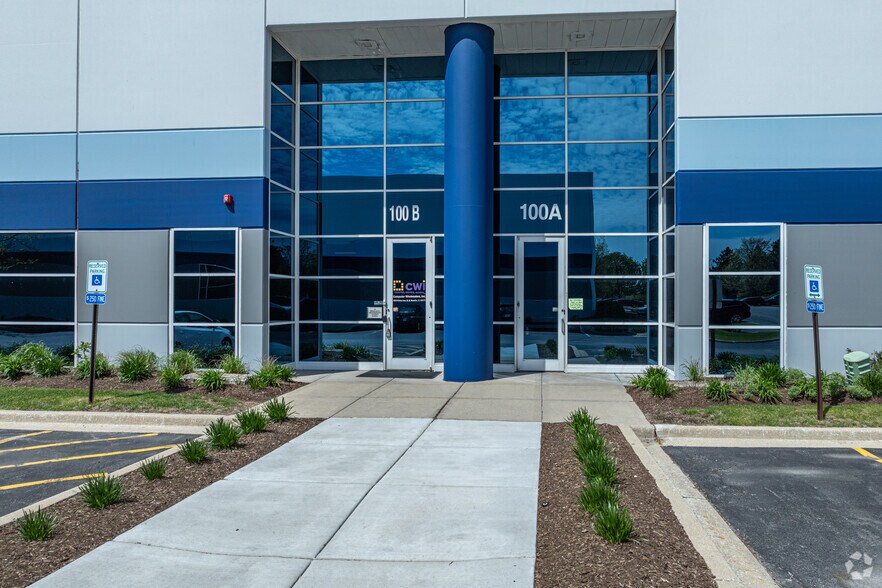 100 N Gary Ave, Roselle, IL à louer - Photo de l’immeuble – Image 2 sur 5