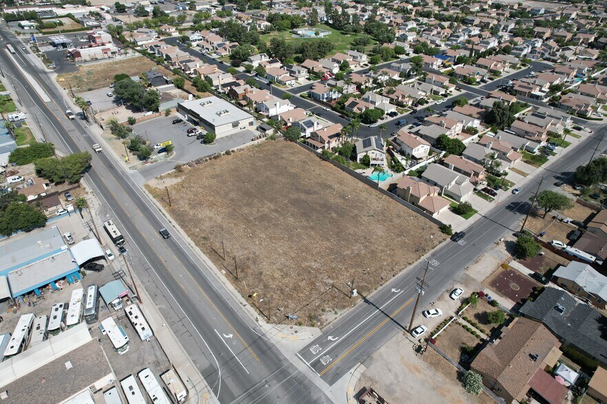 2022 Mentone Blvd, Mentone, CA à vendre - Photo de l’immeuble – Image 3 sur 26