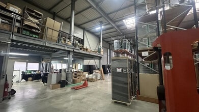 Local d’activités dans Serris à louer Photo intérieure– Image 2 sur 12