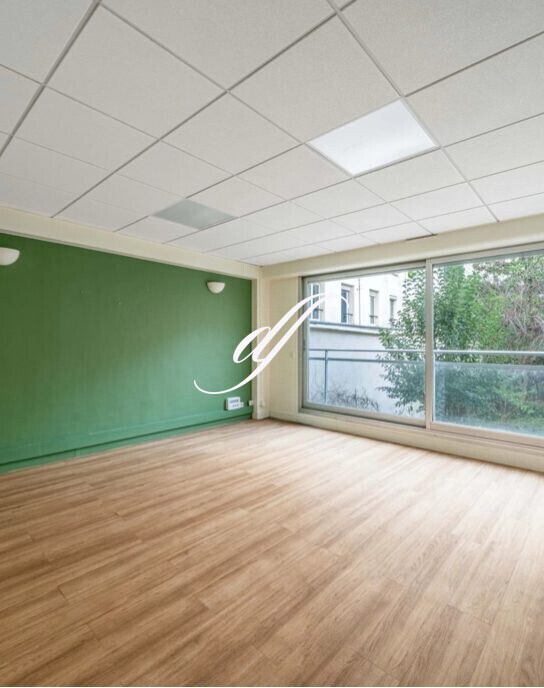 Plus de détails pour Local commercial à vendre