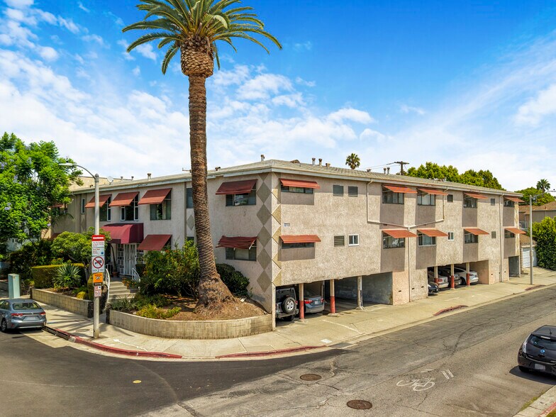 900 N Orange Grove Ave, West Hollywood, CA à vendre - Photo principale – Image 1 sur 31