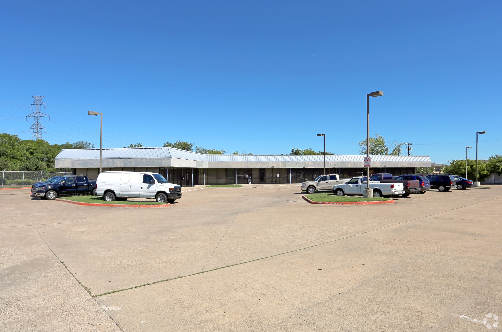2220 Gus Thomasson Rd, Mesquite, TX à louer Photo principale– Image 1 sur 2