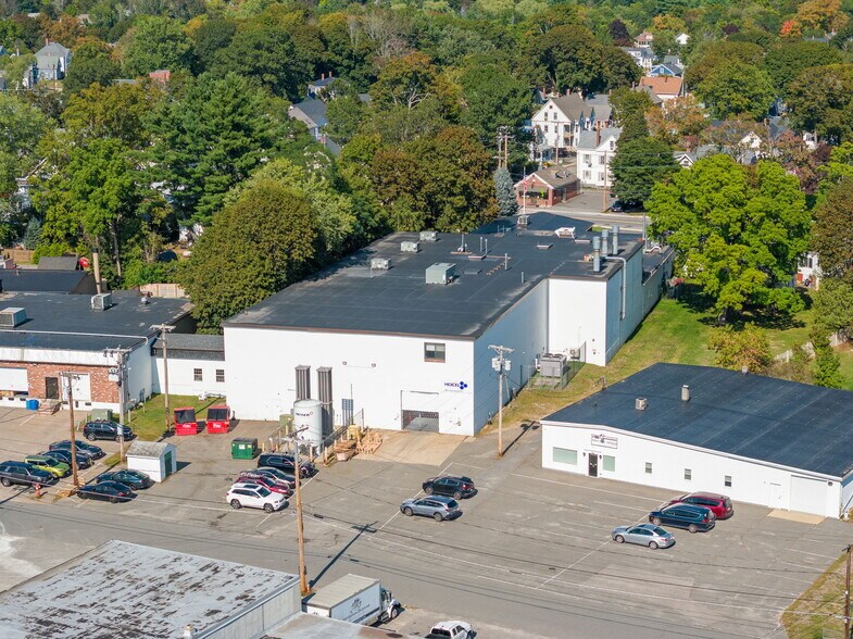 144 Elm St, Amesbury, MA à vendre - Photo principale – Image 1 sur 1