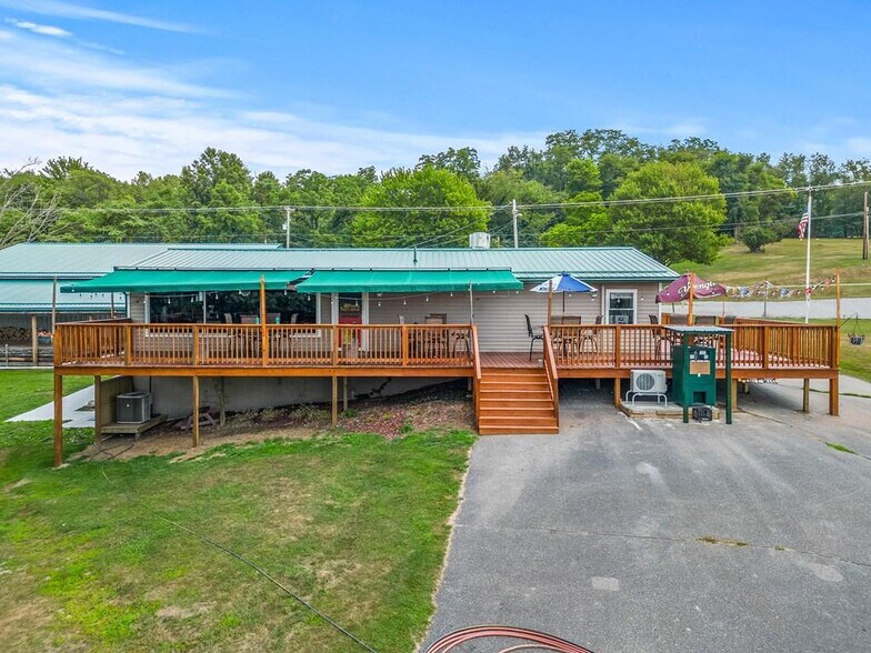 3277 E Lake Rd, Jamestown, PA à vendre - Photo de l’immeuble – Image 2 sur 5