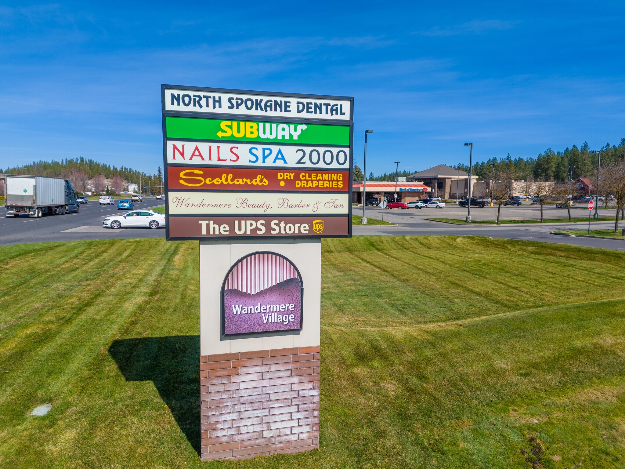 12908 US-395, Spokane, WA à louer Photo principale– Image 1 sur 3