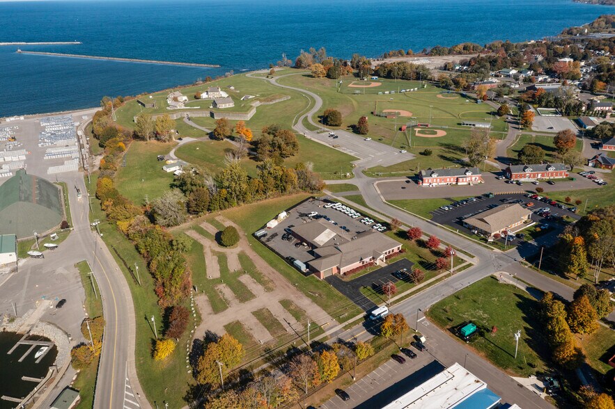 19 E Schuyler St, Oswego, NY à vendre - Photo de l’immeuble – Image 3 sur 20