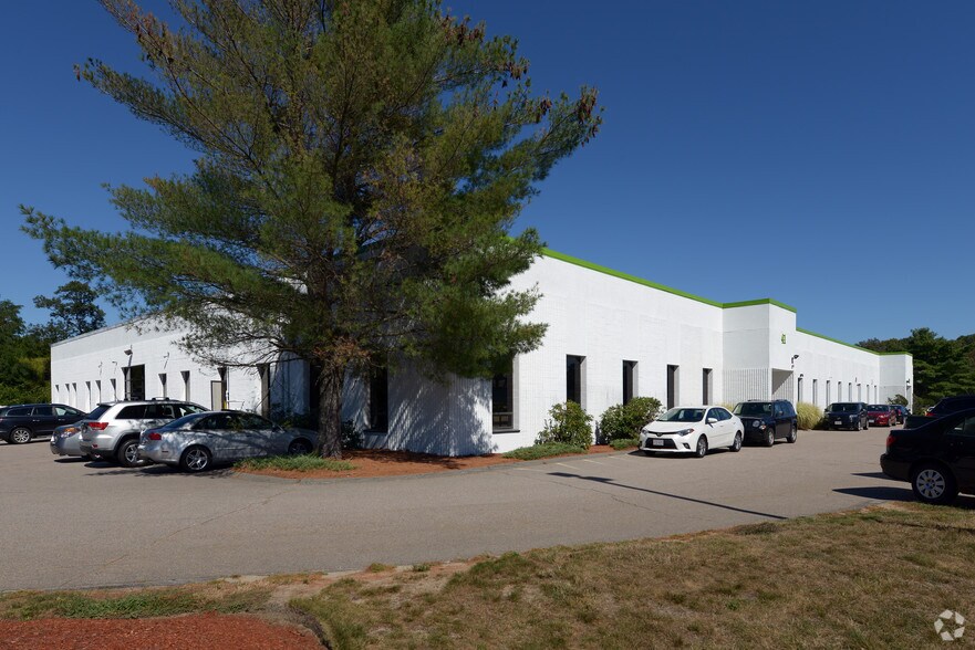 39-41 Brooks Dr, Braintree, MA à louer - Photo de l’immeuble – Image 3 sur 4