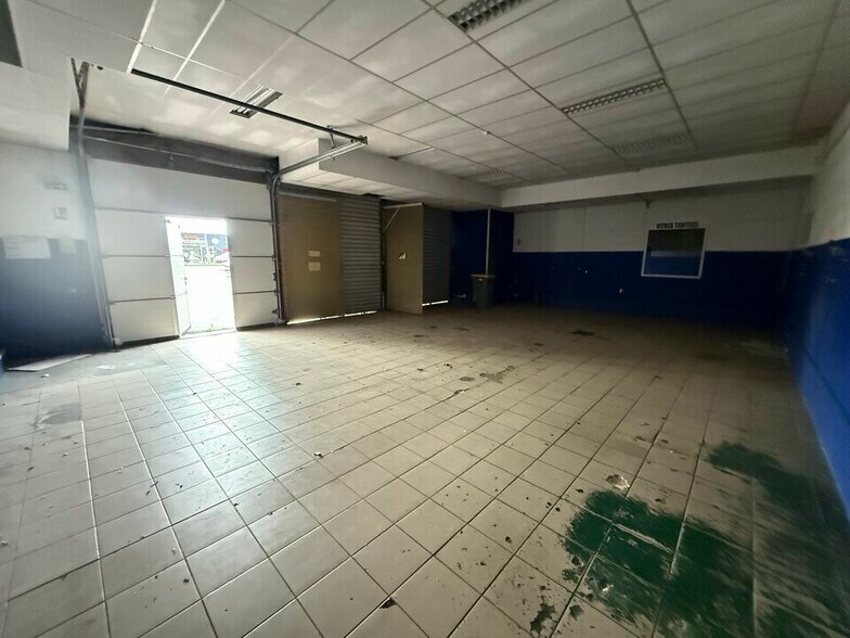 Local commercial dans Saran à louer - Photo de l’immeuble – Image 2 sur 7