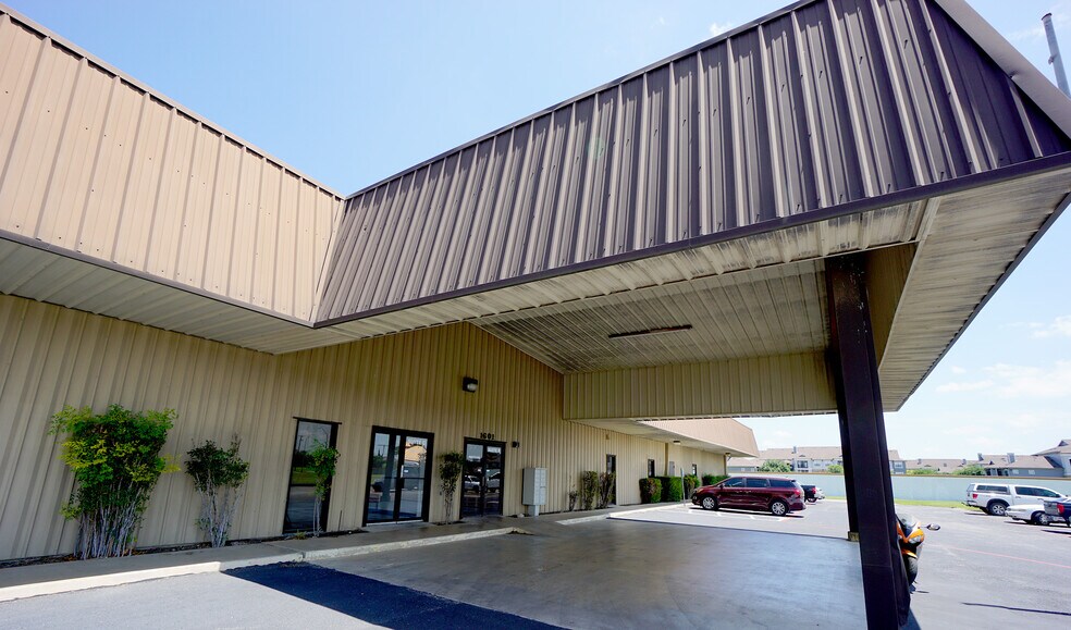 1601 N A W Grimes Blvd, Round Rock, TX à louer - Photo de l’immeuble – Image 2 sur 11