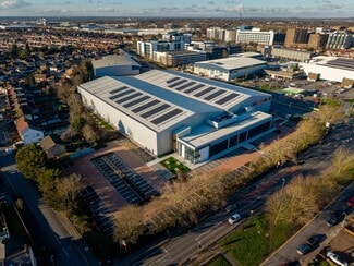 Plus de détails pour Millington Rd, Hayes - Industriel/Logistique à louer