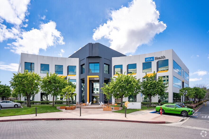 5230 Pacific Concourse Dr, Los Angeles, CA à louer - Photo de l’immeuble – Image 2 sur 11