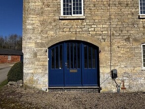 Unit 2, Lakeview, Cringle Lane, Stoke Rochford, Stoke Rochford à louer Photo de l’immeuble– Image 2 sur 17