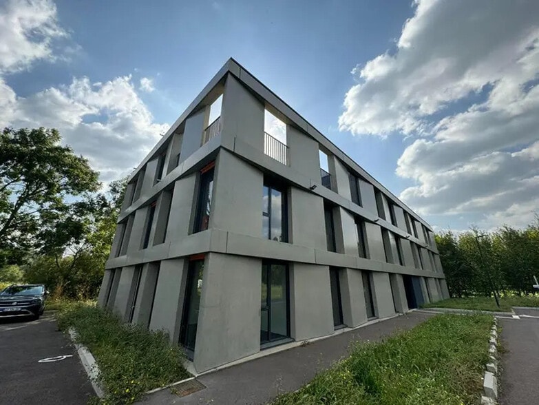 Bureau dans Norroy-le-Veneur à louer - Photo de l’immeuble – Image 2 sur 12