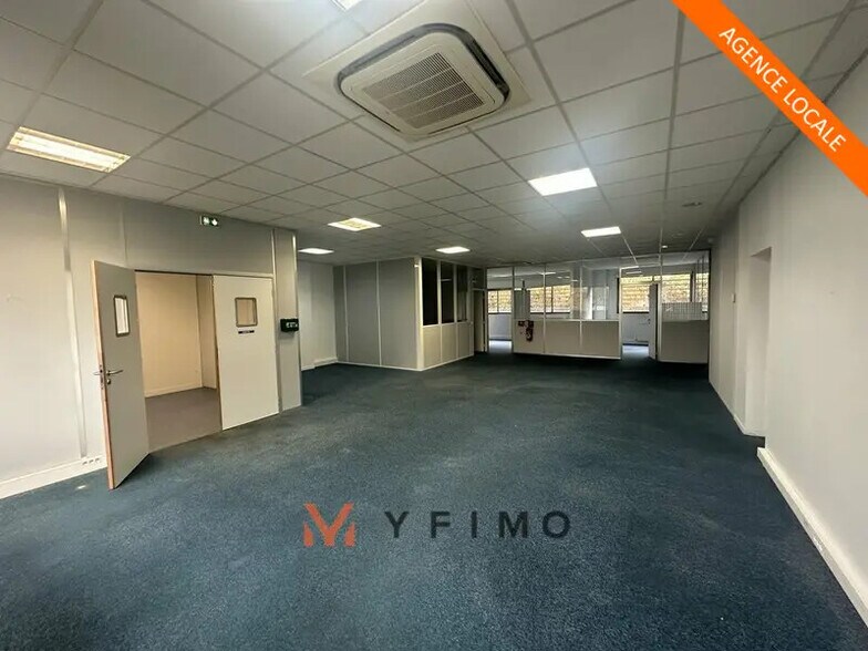 Bureau dans Poissy à louer - Photo de l’immeuble – Image 2 sur 18