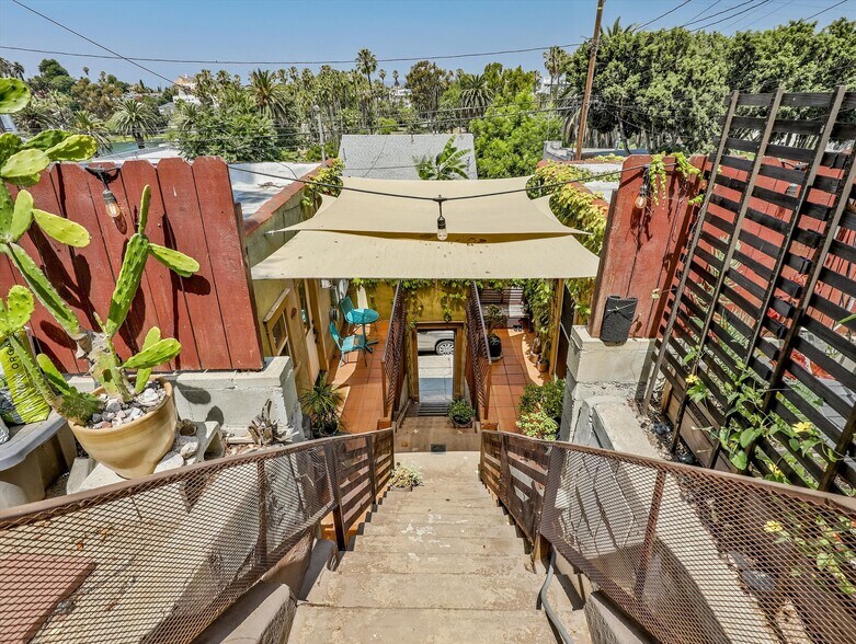 1016 Laguna Ave, Los Angeles, CA à vendre - Photo de l’immeuble – Image 2 sur 28