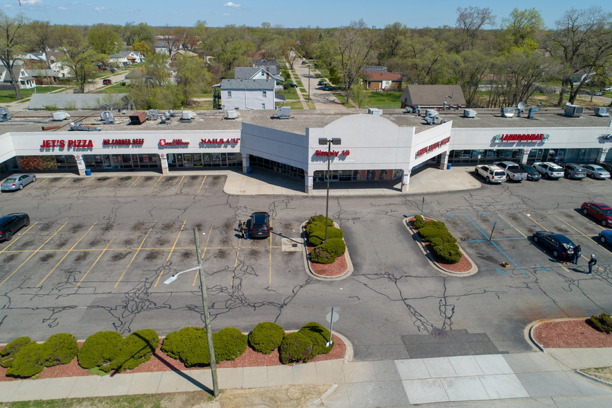 8892-8918 W Eight Mile, Royal Oak, MI à louer - Photo de l’immeuble – Image 3 sur 14