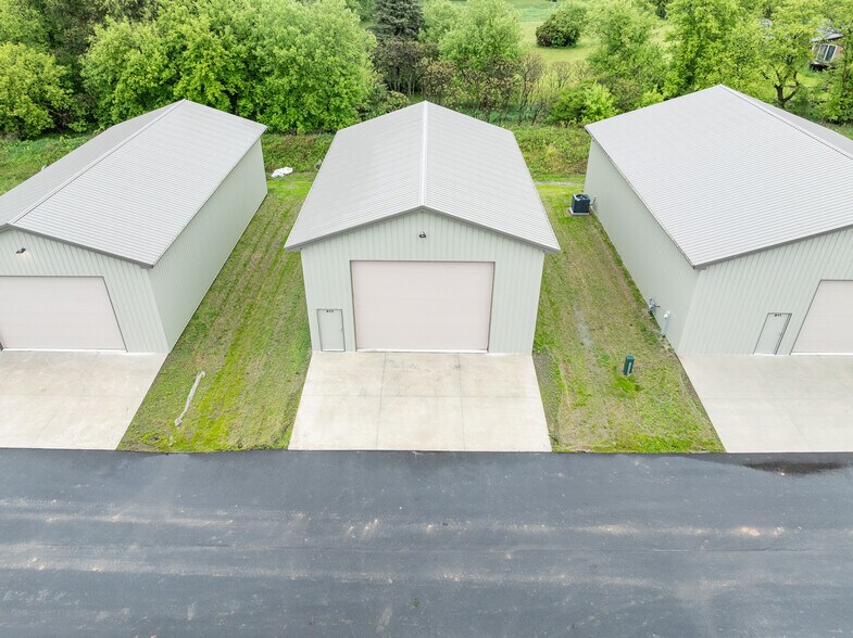 4155 Overland Rd, Hobart, WI à vendre - Photo de l’immeuble – Image 1 sur 9