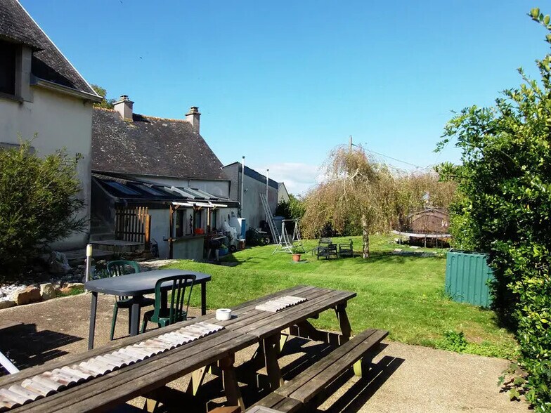 Local commercial dans Confort-Meilars à vendre - Photo de l’immeuble – Image 2 sur 10