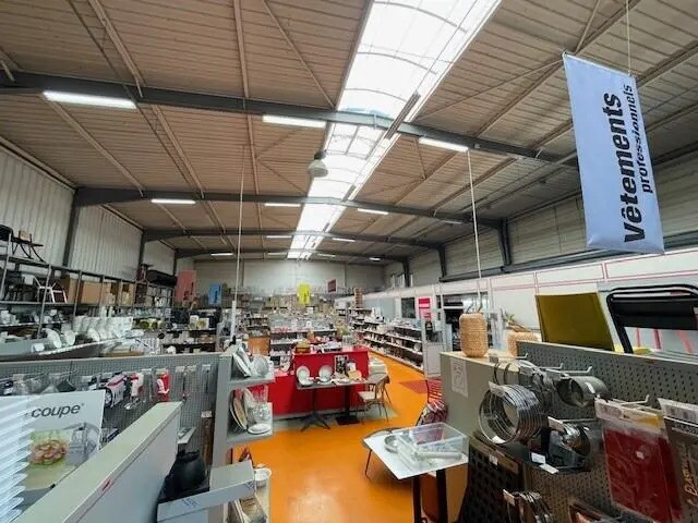 Industriel/Logistique dans Rouen à louer Photo de l’immeuble– Image 1 sur 4