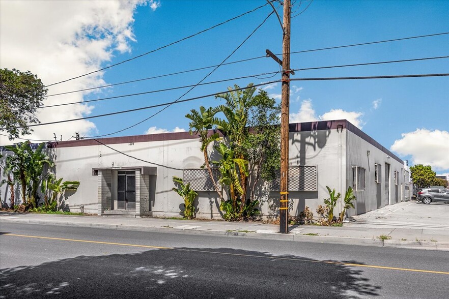 1409 E St. Gertrude Pl, Santa Ana, CA à vendre - Photo de l’immeuble – Image 1 sur 46