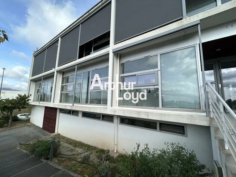 Bureau dans Saint-Raphaël à louer - Photo de l’immeuble – Image 1 sur 5