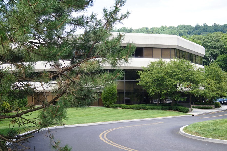 245 Saw Mill River Rd, Hawthorne, NY à vendre - Photo de l’immeuble – Image 3 sur 23