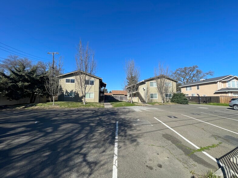 4801 Orange Grove Ave, Sacramento, CA à vendre - Photo de l’immeuble – Image 2 sur 11