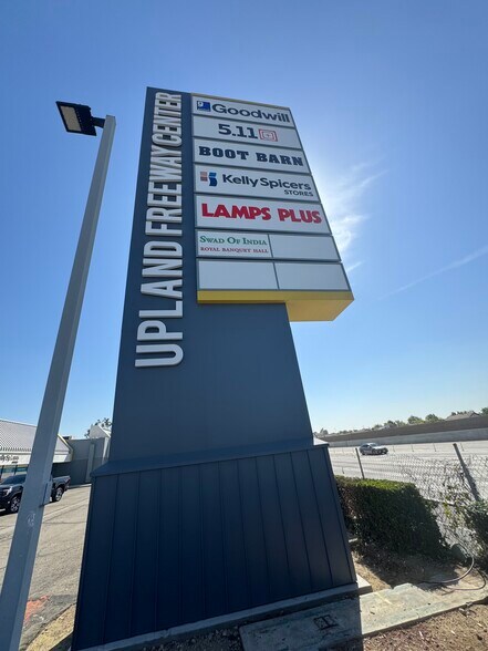 1348-1438 W 7th St, Upland, CA à louer - Photo de l’immeuble – Image 3 sur 10
