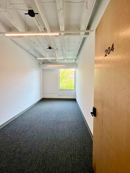 1801 W Berteau Ave, Chicago, IL à louer - Photo intérieure – Image 3 sur 13