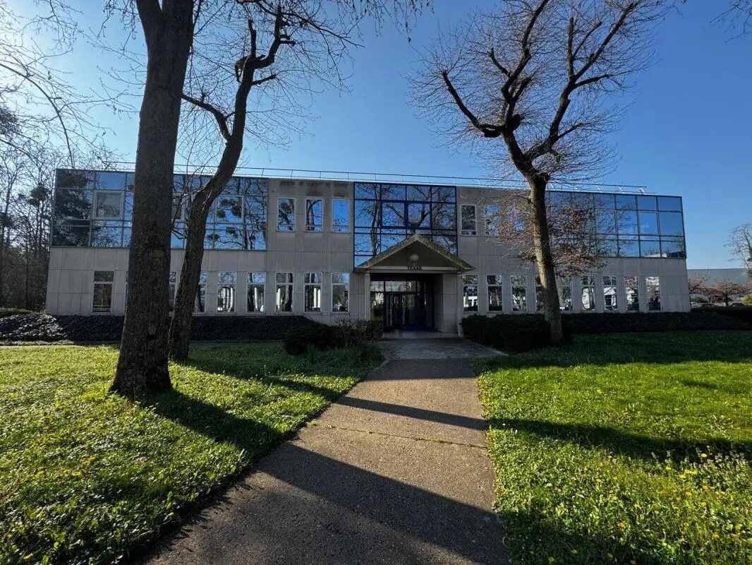 Bureau dans Éragny à louer Photo de l’immeuble– Image 1 sur 11