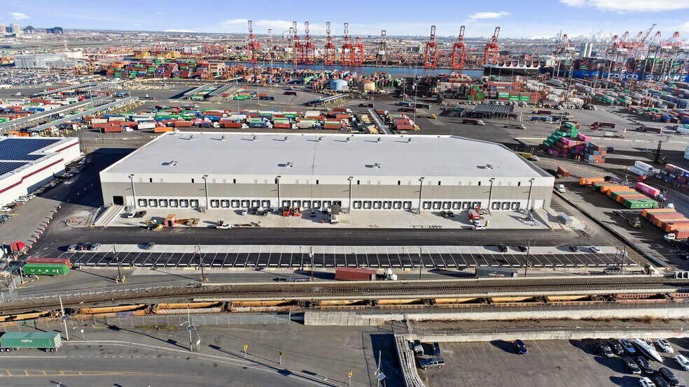 5-61 Bay Ave, Elizabeth, NJ à louer - Photo de l’immeuble – Image 2 sur 5