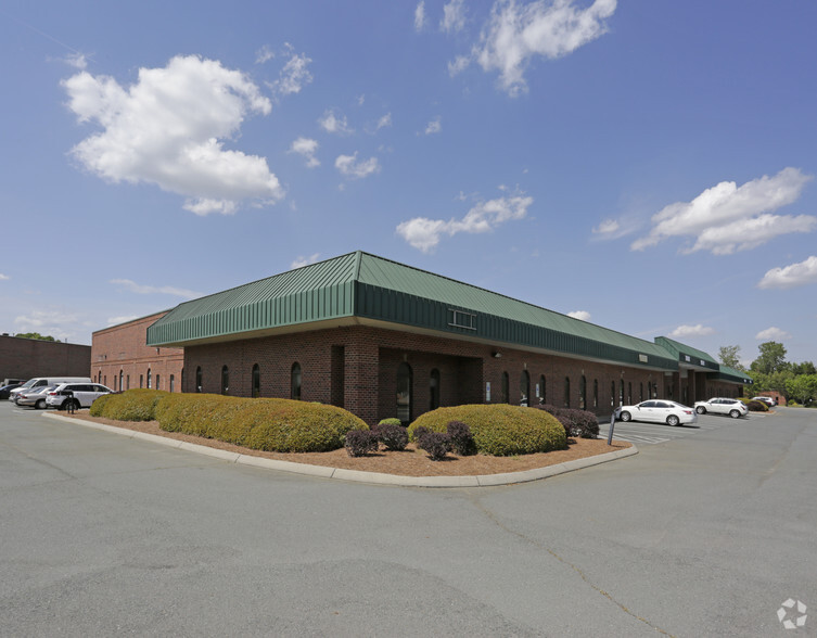 140-164 Corporate Blvd, Indian Trail, NC à louer - Photo de l’immeuble – Image 2 sur 13