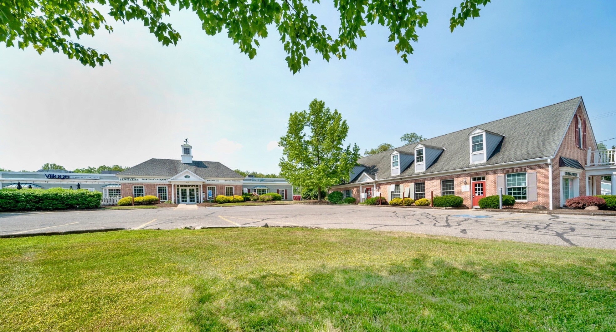 512 E Washington St, Chagrin Falls, OH à louer Photo principale– Image 1 sur 13