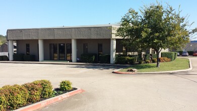 1707 Susan Dr, Arlington, TX à louer Photo de l’immeuble– Image 1 sur 4