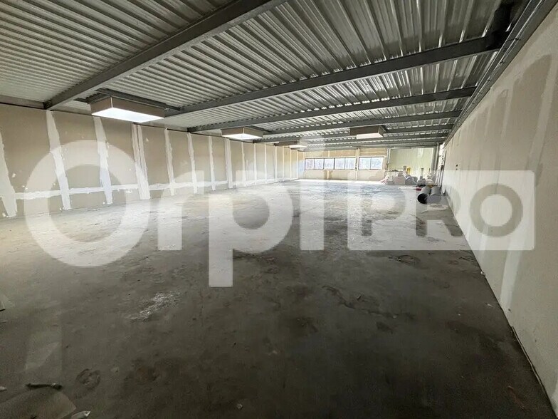 Bureau dans Compiègne à louer - Photo de l’immeuble – Image 2 sur 3