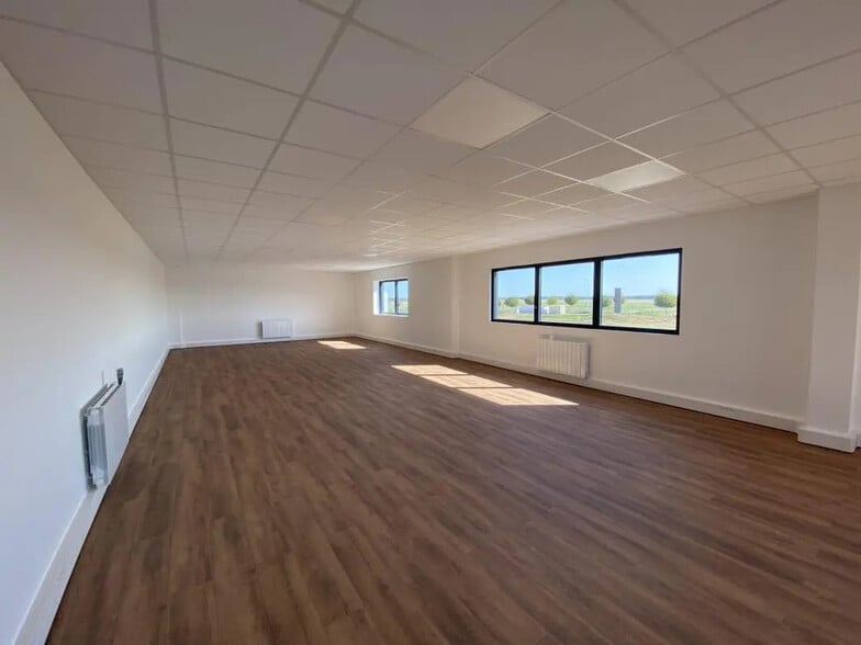 Industriel/Logistique dans Chartres à louer - Photo de l’immeuble – Image 3 sur 19